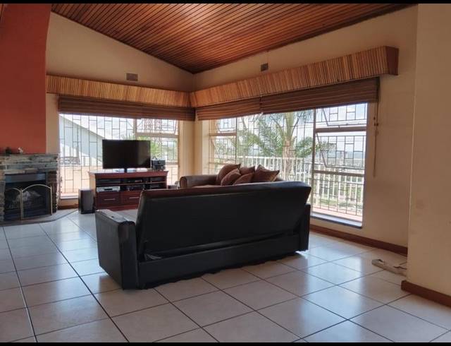 5 BEDROOM HOUSE FOR SALE IN SUNNYROCK